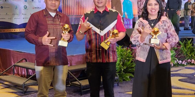 Pemkab Taput Raih Tiga Penghargaan TOP BUMD Awards 2023