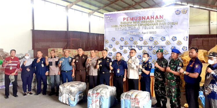 Kepabeanan dan Cukai KPPBC TMP C Teluk Nibung Musnahkan Barang Milik Negara (BMN) Hasil Penindakan