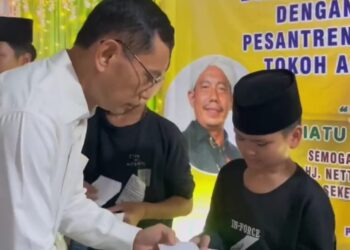 Rajut Persaudaraan JR Saragih Buka Puasa di Pesantren Darul Hikmah,Sumbang Rp50 Juta