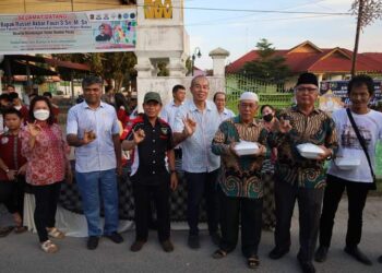 Waris Thalib Bersama KBI Berbagi Takjil Ramadhan 1444 H