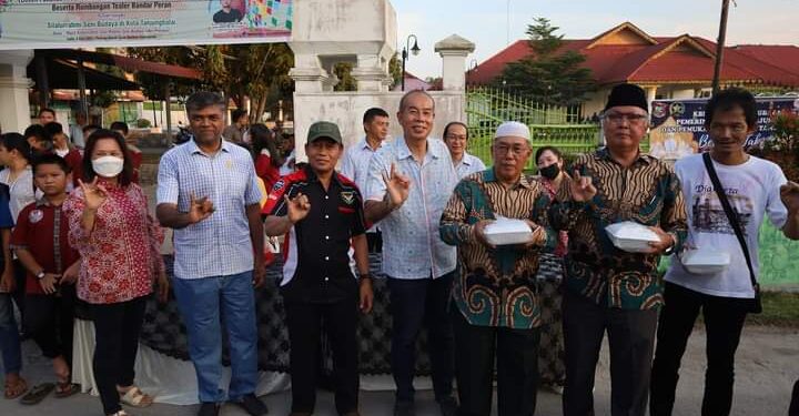 Waris Thalib Bersama KBI Berbagi Takjil Ramadhan 1444 H