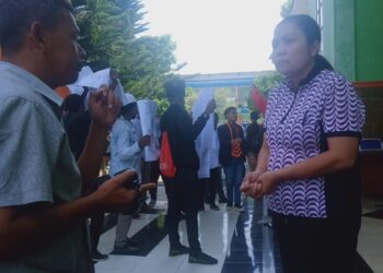 Humas Kampus IAKN Tarutung Larang Wartawan Liputan Aksi Demo