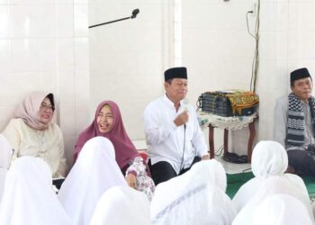 Waris Thalib Secara Resmi Menutup Kegiatan Tadarus Al Quran Ibu Ibu TP – PKK