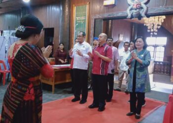 Bupati Taput Buka Festival Lokakarya 7
