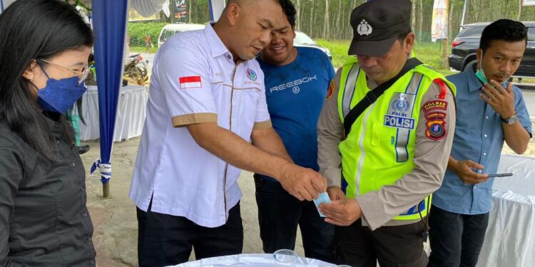 Wujudkan Mudik Yang Aman Dan Berkesan, Sat Narkoba Polres Simalungun Test Urine Para Supir Bus