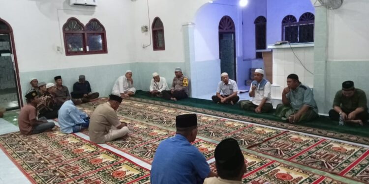 Wakapolres Tanjung Balai Sholat Tarawih Sembari Berikan Tausiah Agama di Mesjid Jami’