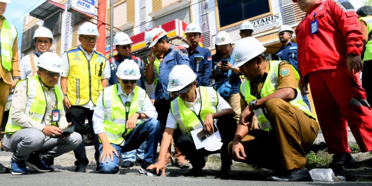 Sekda Tinjau Proyek Pembangunan Jalan di Siantar dan Simalungun