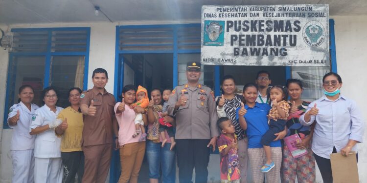 Kapolsek Dolok Silau Pantau Imunisasi Polio di Pustu