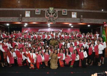 Pegawai Pemerintah dengan Perjanjian Kerja Tenaga Kesehatan Formasi Tahun 2022 di Taput Terima SK