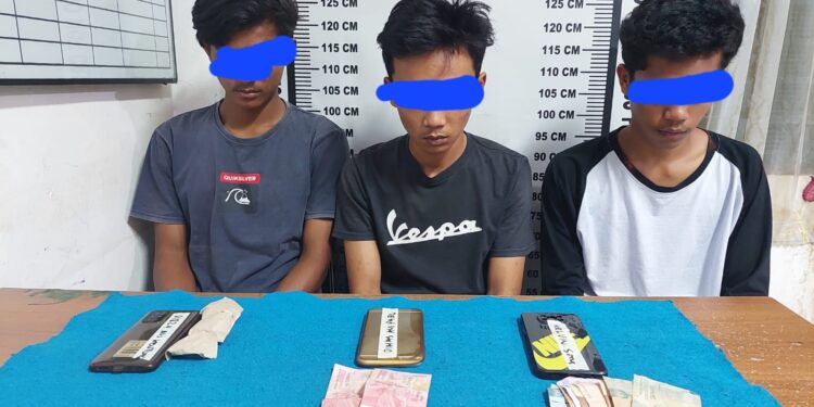 Jaringan Narkoba di Siantar Libatkan Anak di Bawah Umur, Tiga Pria Diamankan Polisi Tiga orang diamankan Polres Pematang Siantar terkait Kasus narkoba