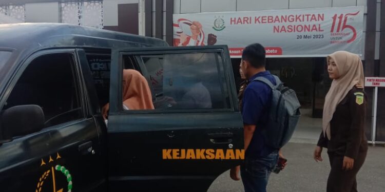 Kades Perkebunan Pernantian Ditahan Kejaksaan