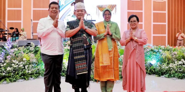 Bupati Simalungun menyambut kunjungan Kepala Staf Angkatan Darat (Kasad) Jenderal TNI Dr. H. Dudung Abdurachman di Simalungun.
