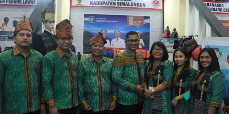 Ketua Dekranasda Simalungun Hadiri Pembukaan Inacraft 2023 di Jakarta