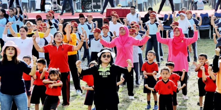 Meriahkan Gebyar Sekolah Sehat, Pemkab Simalungun Laksanakan Senam Massal Pelajar