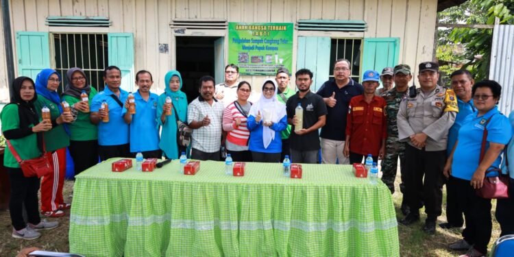dr Susanti Dewayani SpA Tinjau Lokasi Pengolahan Cangkang Telur di Jalan Ercis dr Susanti Dewayani SpA Tinjau Lokasi Pengolahan Cangkang Telur di Jalan Ercis