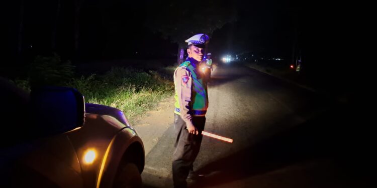 Sat Lantas Polres Simalungun Gelar Blue Light Patrol untuk Pastikan Lalu Lintas Aman dan Terkendali