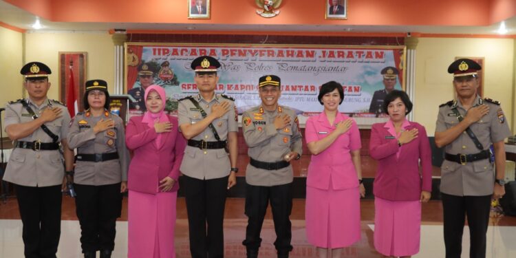 Kapolres Pematang Siantar Pimpin Sertijab Kapolsek Siantar Selatan Kapolres Pematang Siantar Pimpin Sertijab Kapolsek Siantar Selatan