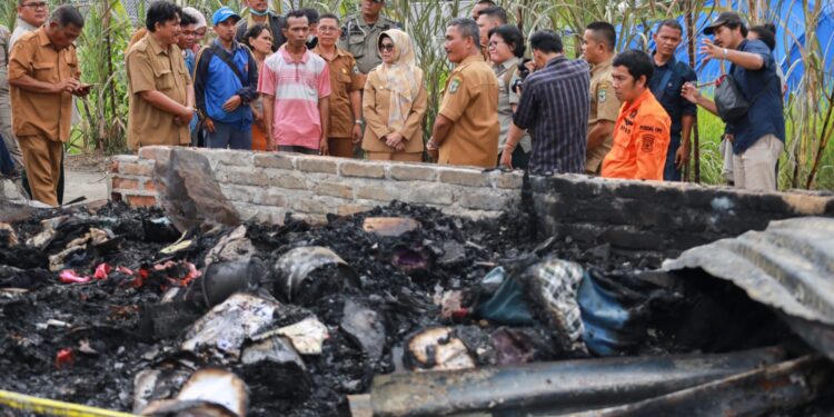 Wali Kota Mengunjungi Korban Kebakaran di Sumber Jaya 1