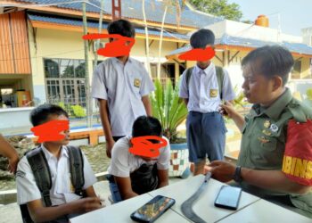 TNI Amankan Pelajar Membawa Senjata Tajam di Medan