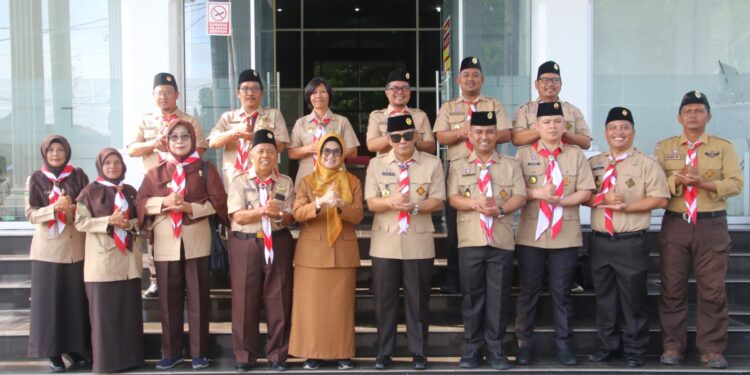 dr Susanti Dewayani Lepas Kontingen Pramuka dari Siantar ke Raimuna Nasional XII