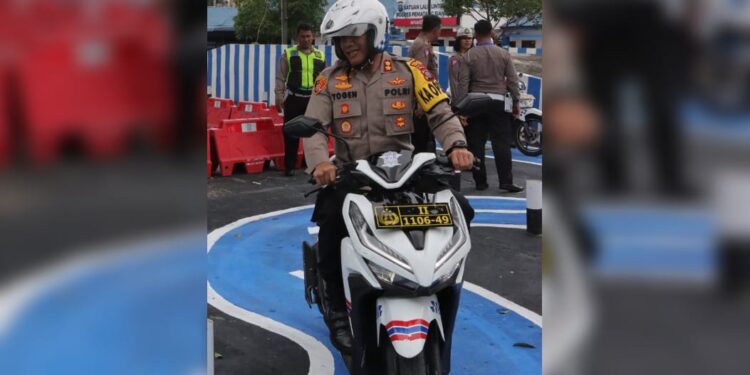 AKBP Yogen Heroes Baruno Jajal Sirkuit S Praktek SIM C Baru di Siantar AKBP Yogen Heroes Baruno Jajal Sirkuit S Praktek SIM C Baru di Siantar