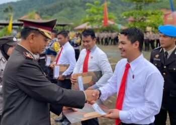 44 Personil Polres Tapteng Terima Penghargaan di Upacara HUT ke-78 Kemerdekaan RI