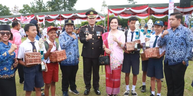 Kapolres Didampingi Ketua Bhayangkari Simalungun Ikuti Upacara HUT RI Ke-78, Tetap Semangat Meski Diguyur Hujan