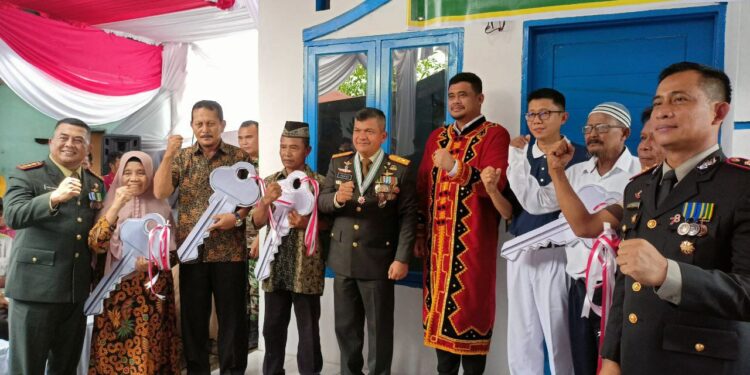 HUT ke-78 Kemerdekaan RI, Pangdam I/BB Serahkan 30 Unit Rumah yang Sudah Direhab