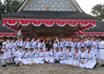 Kapolres Pematang Siantar Inspektur Upacara Penurunan Bendera HUT RI tahun 2023