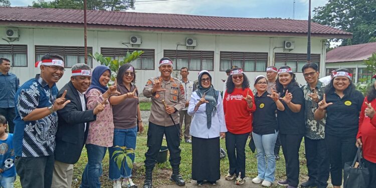 USI dan Polres Pematang Siantar Lestarikan Negeri dengan Penghijauan Sejak Dini USI dan Polres Pematang Siantar Lestarikan Negeri dengan Penghijauan Sejak Dini