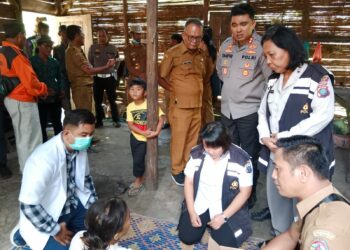Usai Rampung Dibangun, Kapolres Toba Kunjungi Kediaman Kartini Manurung, Warga Sibaruang Kurang Mampu