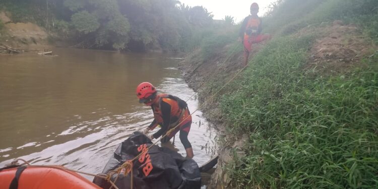 Hanyut di Sungai Tapak Gajah