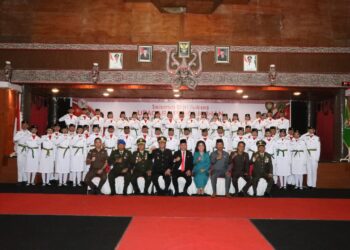 Bupati kukuhkan Paskibraka Taput Tahun 2023