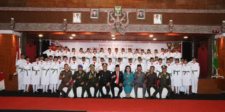 Bupati kukuhkan Paskibraka Taput Tahun 2023