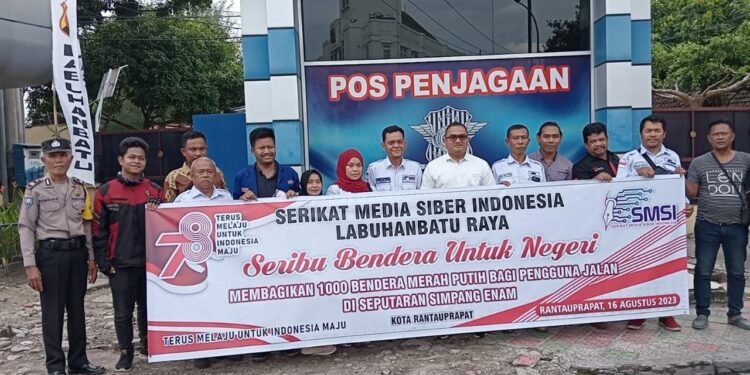 Sambut HUT ke-78 Kemerdekaan RI, SMSI Labuhanbatu Raya Bagikan 1000 Bendera Merah Putih