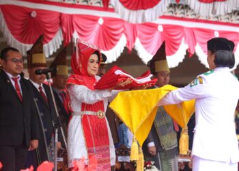 Wali Kota Pematang Siantar dr Susanti Dewayani SpA Pimpin Upacara Pengibaran Bendera HUT ke -78 Kemerdekaan RI