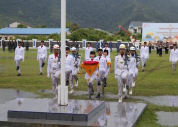 Kapolres Tapteng Pimpin Upacara Penurunan Bendera HUT RI ke 78