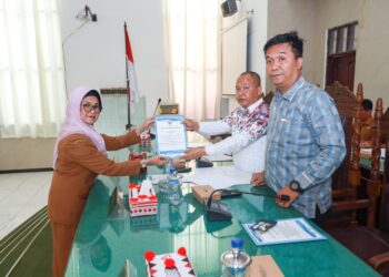 Wali Kota Pematang Sianțar dr Susanti Dewayani SpA menyampaikan Pengantar Nota