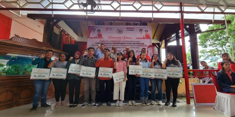 TPL Berikan Beasiswa 300 Mahasiswa PTN Berprestasi di Kabupaten Tapanuli Utara