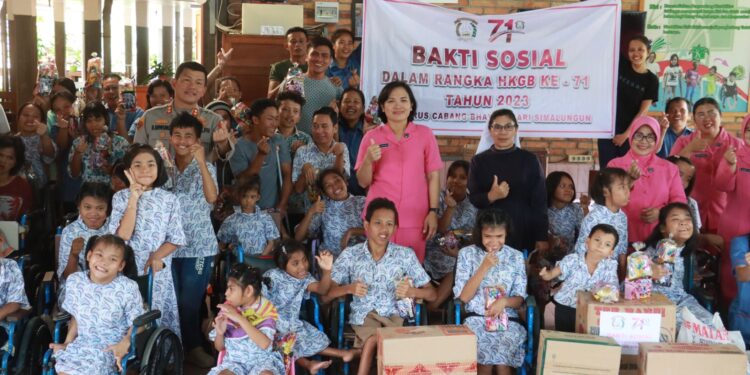 Pengurus Bhayangkari Simalungun Bakti Sosial di Pusat Rehabilitasi Harapan Jaya