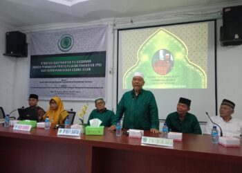 Ketua DP MUI Kota Pematang Siantar Drs H M Ali Lubis menyampaikan kata sambutan di hadapan para peserta Pelatihan Implementasi Kurikulum Merdeka di Aula MUI, Jalan Kartini.