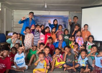 Anak di Kampung Nelayan Pelangi, Kelurahan Belawan I, Kecamatan Medan Belawan