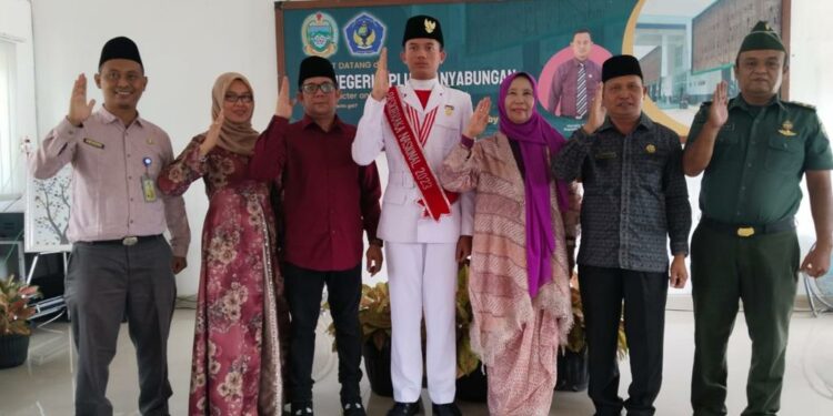 Meriah, Paskibraka Nasional 2023 Nabil Arya Barata Lubis Disambut Gordang Sambilan Ketika Masuk Sekolah