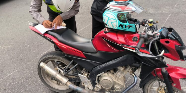 Sat Lantas Polres Pematang Siantar Terapkan Tilang Manual, 5 Unit Sepeda Motor Diamankan