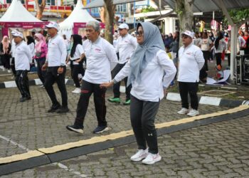 dr Susanti Dewayani SpA Ikuti Senam Pagi Bersama di Bank Indonesia Pematang Siantar