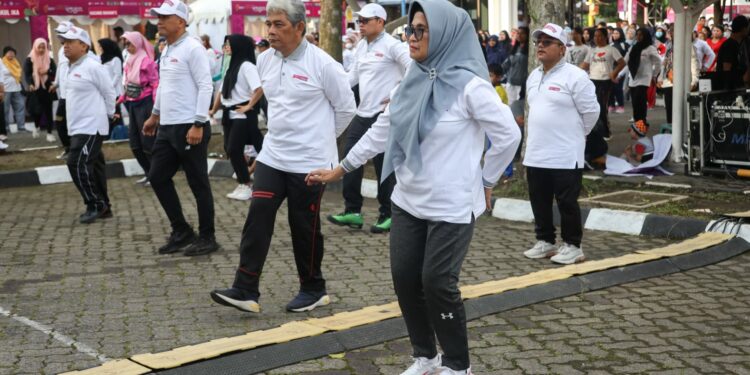 dr Susanti Dewayani SpA Ikuti Senam Pagi Bersama di Bank Indonesia Pematang Siantar