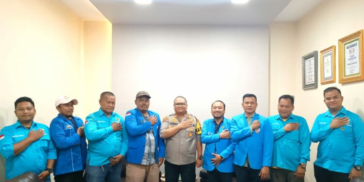 KNPI Audiensi dengan Kapolres Tanjung Balai dan Serahkan Penghargaan