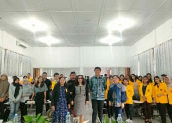 Rektor Universitas Simalungun, Dr. Sarintan Efratani Damanik,M,Si yang didampingi oleh Wakil Rektor III Universitas Simalungun bidang Kemahasiswaan, Dra. Asnewastri,M.Pd menyambut baik kedatangan salah satu BUMN terkemuka Indonesia di Aula Pasca Sarjana USI pada Selasa, 5 September 2023.