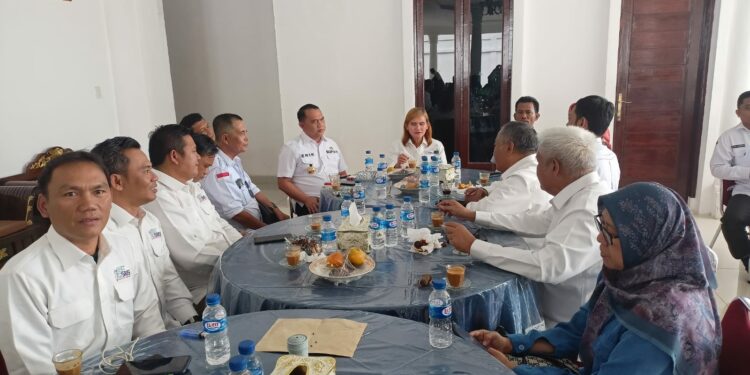 Bupati Labuhanbatu Erik Adtrada dan Pengurus SMSI Sumut Pererat Silaturahmi