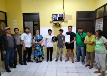 Tertangkap Curi Helm di Parkiran Kafe Bolon, Dua Pria Diamankan